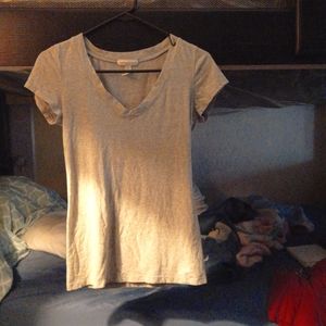 I'm selling a t-shirt grey, short sleeves,for teen
